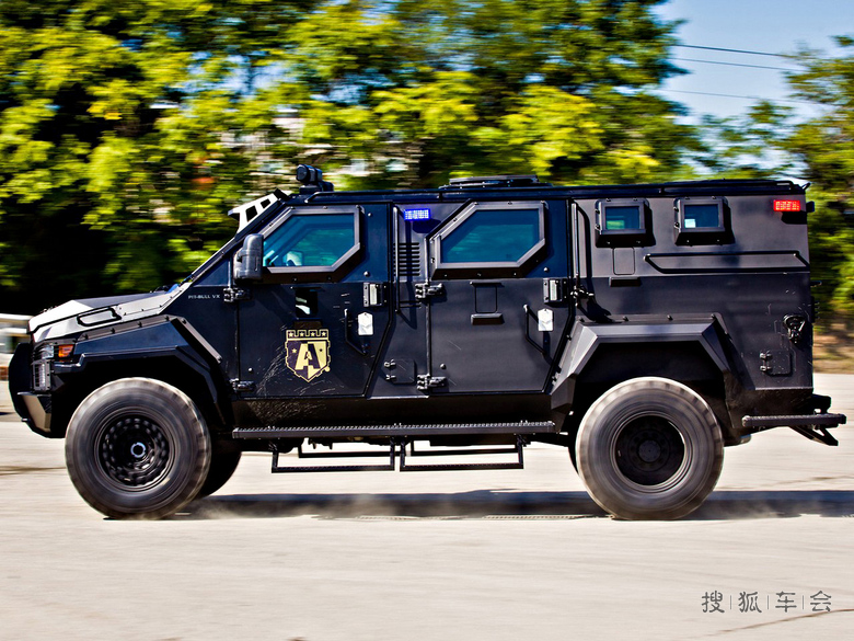霸气测漏,新式防暴装甲车剑齿虎_乐风-乐友队
