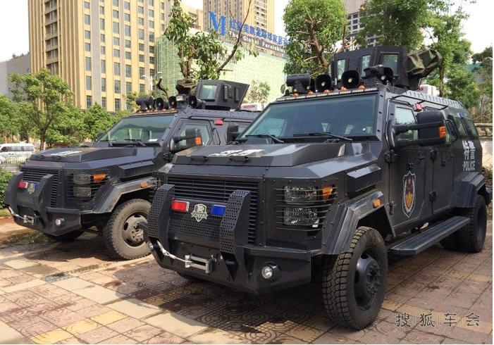 霸气测漏,新式防暴装甲车剑齿虎_乐风-乐友队