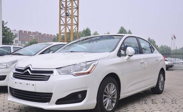 小四载着我和老婆 驶进朦胧夜色_车行天下_搜