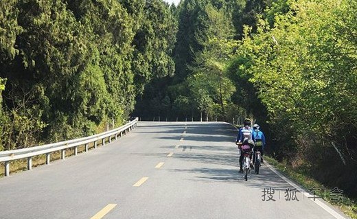 一夫荷戟万夫趄,蜀时峥嵘今依旧。--记剑阁之行