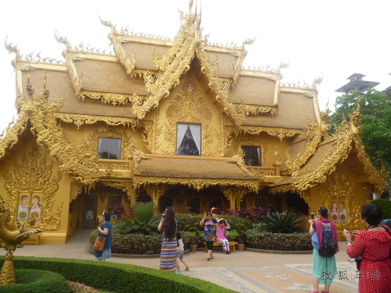 请大家看看这个金壁辉煌的建筑是哪里的?