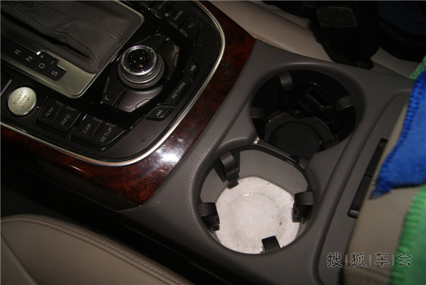 靓车会哈尔滨南岗直营店奥迪Q5 内饰清洁 施工