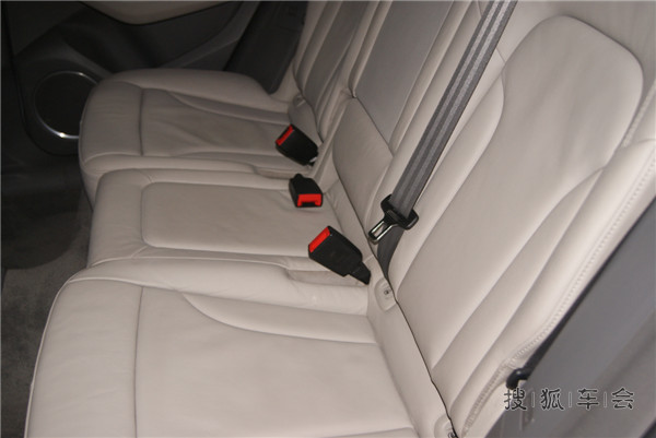 靓车会哈尔滨南岗直营店奥迪Q5 内饰清洁 施工