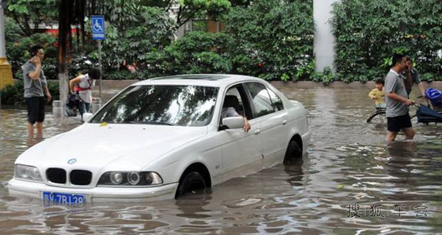 下雨天,幸好逸路有你