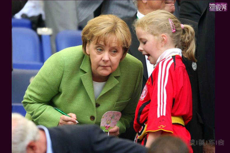 民主德国生长的联邦德国总理默克尔姐姐