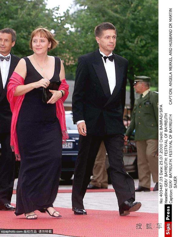 民主德国生长的联邦德国总理默克尔姐姐