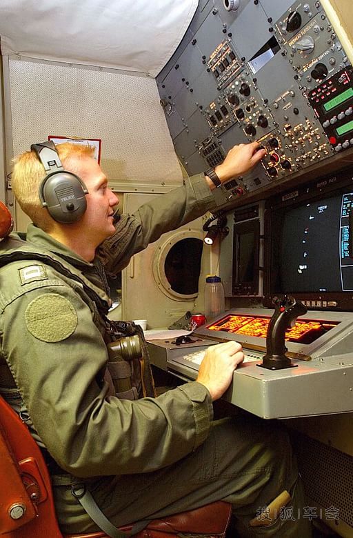 【我眼中的世界】中美军机南海相撞美国海军机