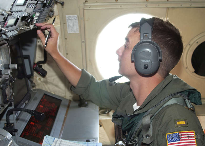 【我眼中的世界】中美军机南海相撞美国海军机