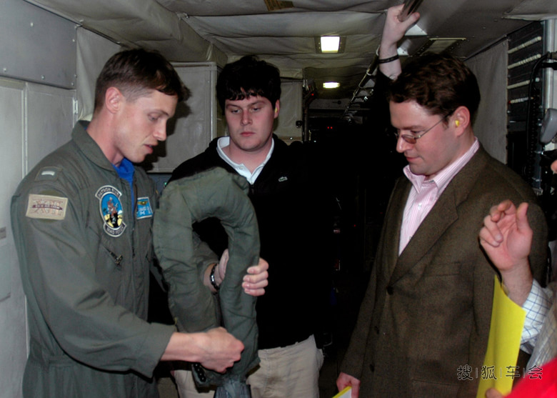 【我眼中的世界】中美军机南海相撞美国海军机