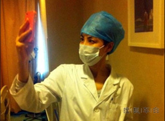 刘涛与张柏芝穿制服装谁更诱人?