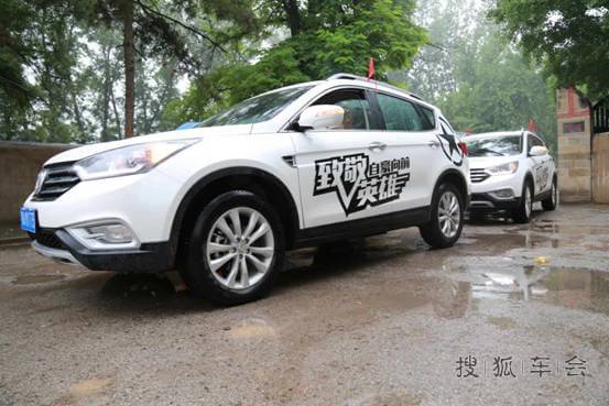 风风神AX7车队抵达延安,一路彰显军工实力_陕