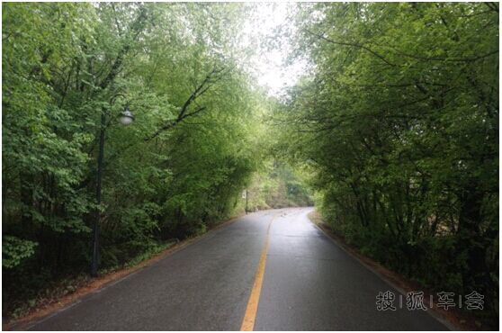 一个人自驾游东北 跟东风车队去玩长春