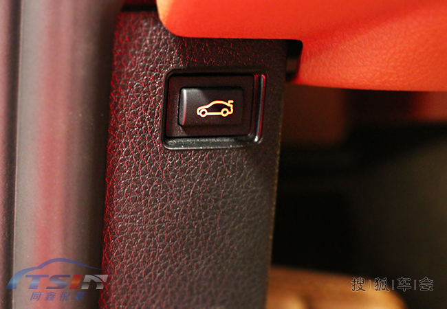 宝马320换电动尾门,迎宾踏板灯