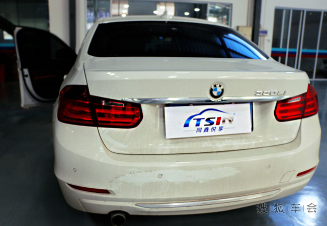 宝马320换电动尾门,迎宾踏板灯