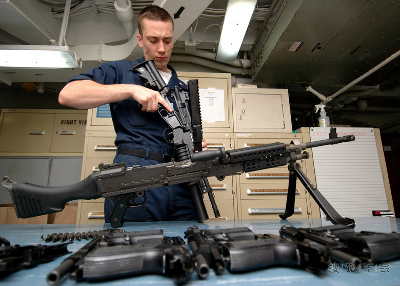 柴门帽版中国梦:缴获它一枝美国枪之M-4自动步