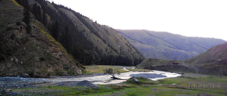 庙尔沟乡东南山,景色优美、气候宜人,乃绝佳避