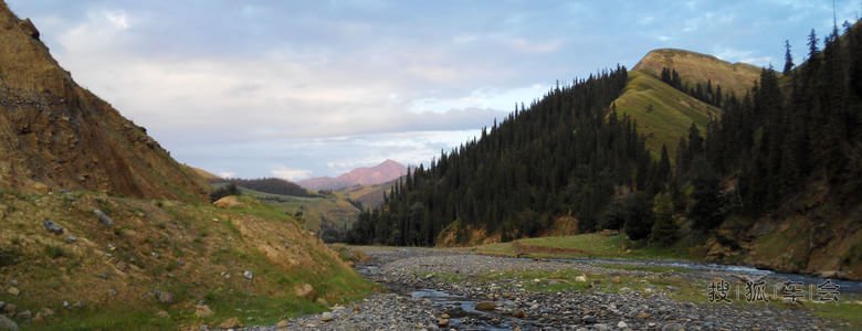 庙尔沟乡东南山,景色优美、气候宜人,乃绝佳避