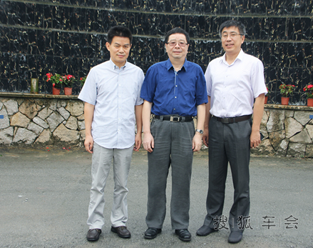 上海理工大学胡寿根校长参加重庆校友会,赞路