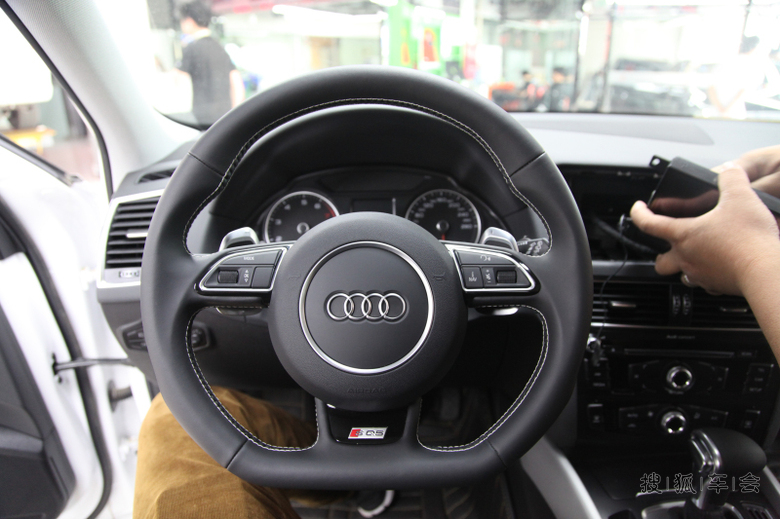 真皮座椅?导航?平底方向盘?胖五变形记!_奥迪