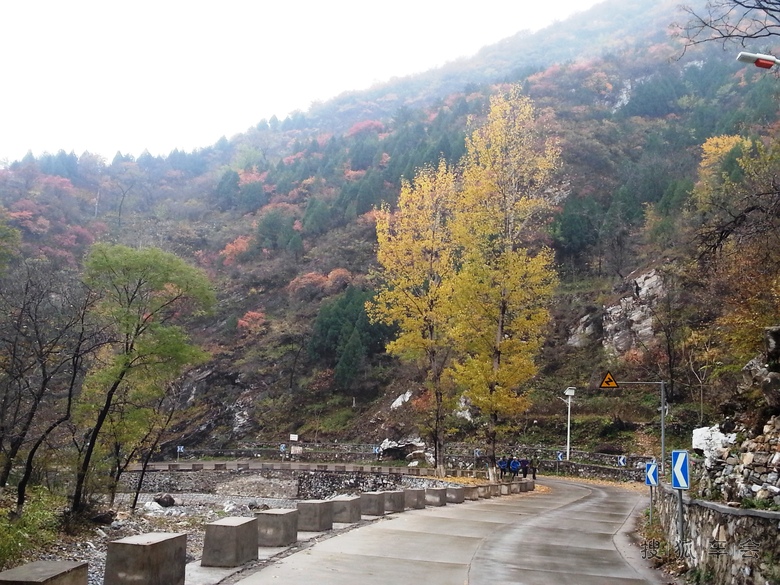 幽岚山徒步小走,泗马沟赏红叶