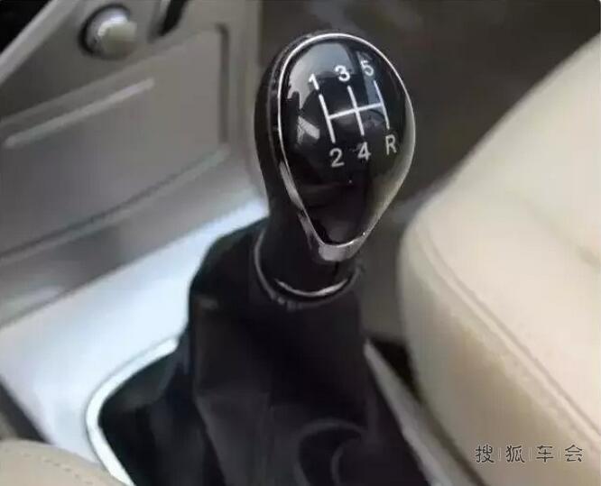 车辆如何换挡才正确 换挡时机看时速和转速