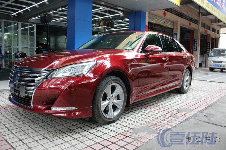 丰田皇冠贴透明保护膜|犀牛皮隐形车衣的好处