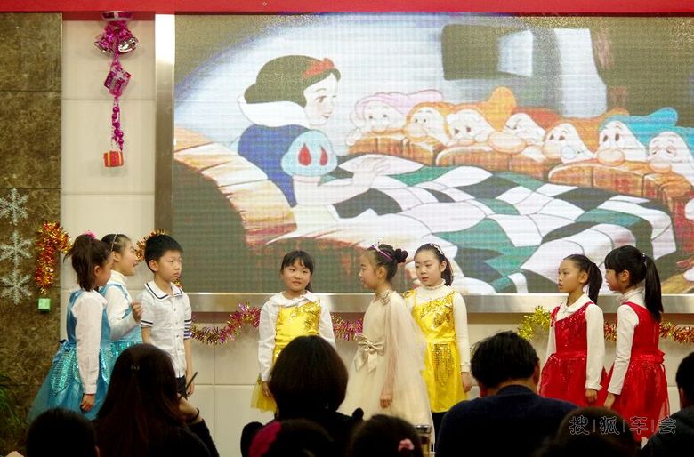 [别克写手]孩子们的英语舞台剧演出圆满成功