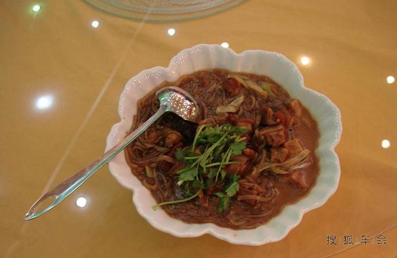 俺们东北人就爱吃猪肉炖粉条!这叫我咋投?!_吉
