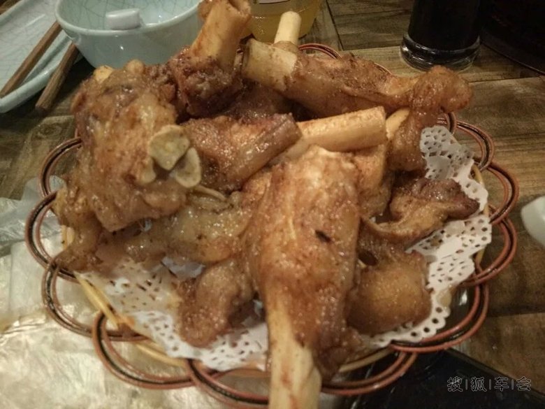 [美食]蒙味道--羊脖子火锅羊拐子