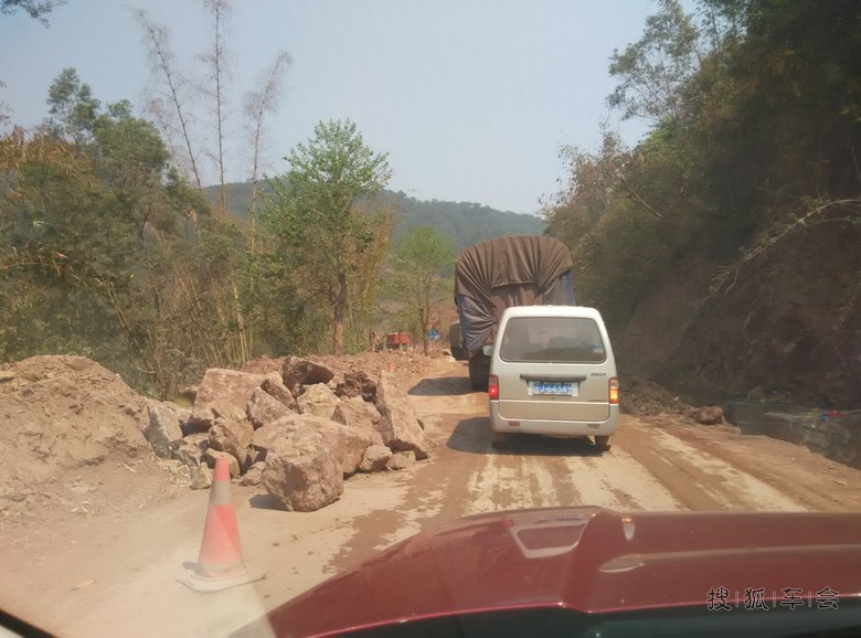 逛个旧水果市场! 买了我爱吃的琵琶! 哈哈!]