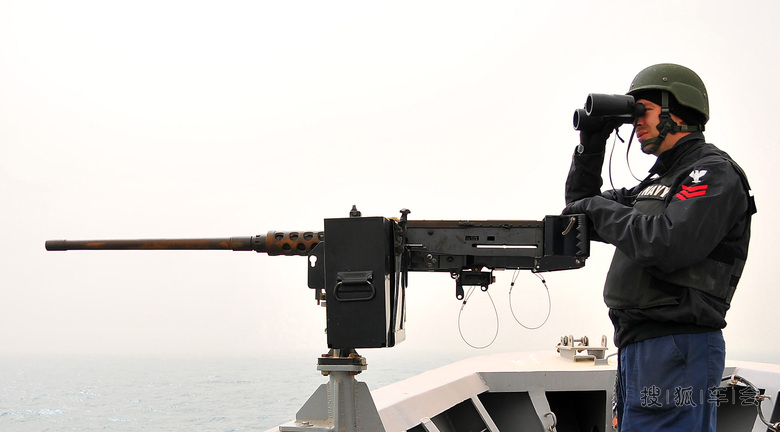 手握一杆钢枪身披万道霞光我为伟大祖国站岗放