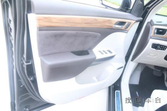 看看GS8的10寸大屏+7英寸仪表+手机互联黑科