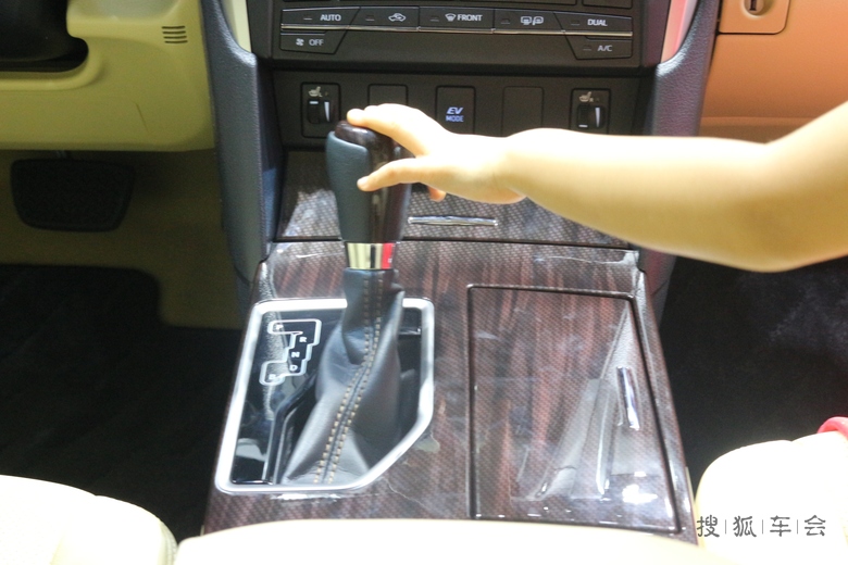 在广州车展看了混动雅阁和凯美瑞双擎,简谈看