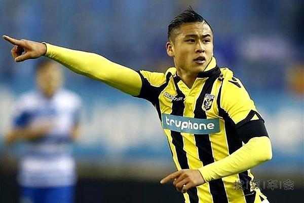 维特斯在国脚张玉宁身上动心眼,国足主帅里皮