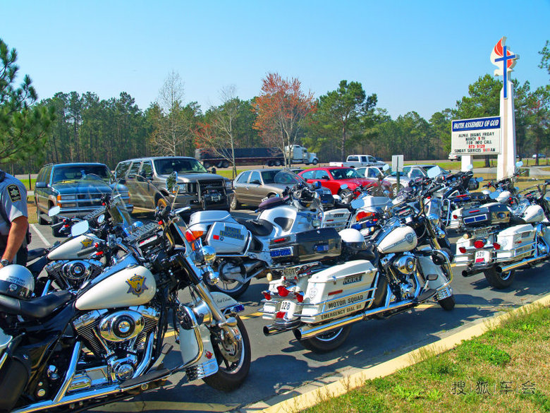 每个美国人死后葬礼均可享受警用摩托开道殿后