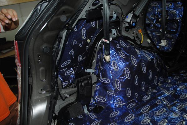 车元素连锁总店-现代新胜达 音响改装+全车大