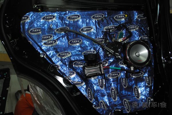 车元素连锁总店-现代新胜达 音响改装+全车大