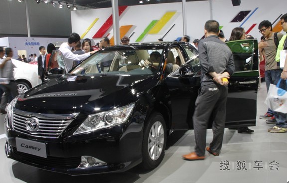 昨晚还在QQ群讨论团购凯美瑞,今天直接在车展