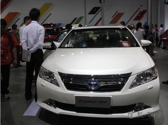 昨晚还在QQ群讨论团购凯美瑞,今天直接在车展