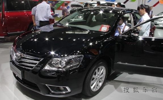 昨晚还在QQ群讨论团购凯美瑞,今天直接在车展