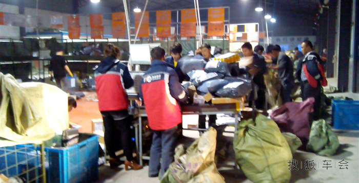 来围观!天猫双11,可把干快递的我和小宏累坏了