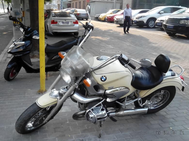 路上偶见一辆老款宝马摩托车_京A军团摩旅