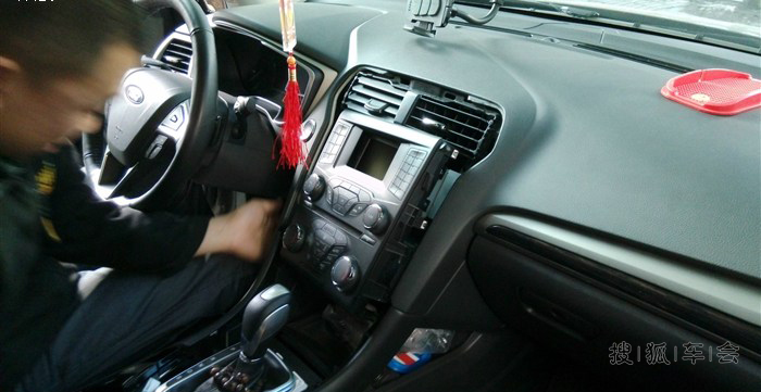 2T时尚版新蒙迪欧在成都更换 路畅 DVD导航记