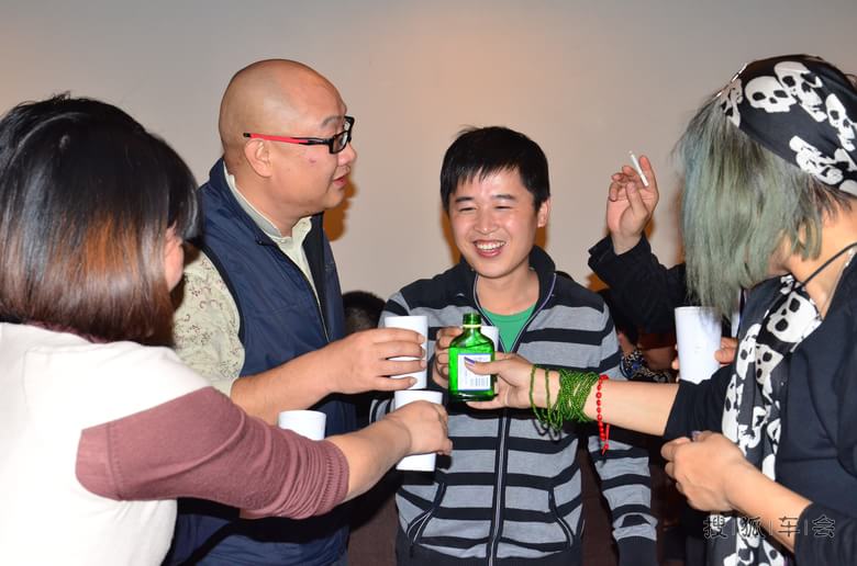 [<em>别动队</em>2013第九届年会]爆总与<em>女</em>车友的交杯酒