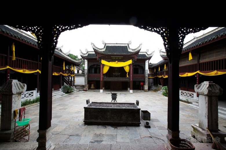 跟着老陈游世界:贵阳青岩古镇_港澳自由行