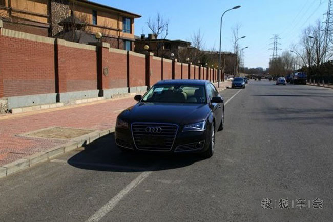 豪华座驾奥迪A8L提车作业,附送奥迪R8车模