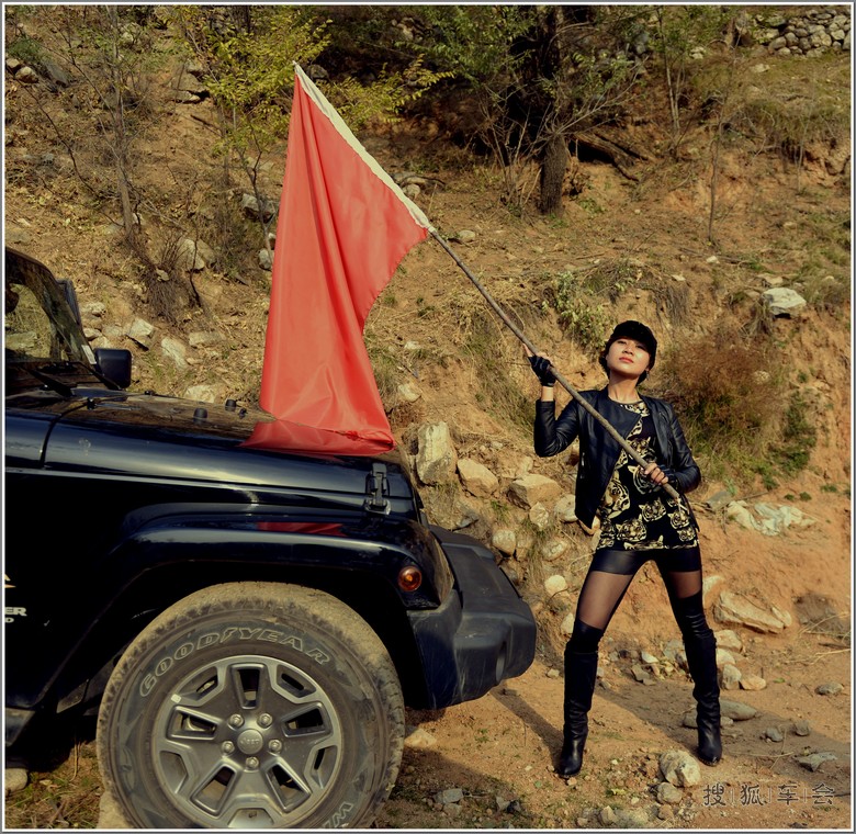 <em>女士</em>开越野<em>吉普</em>车很酷很拉风_中国自驾游户外