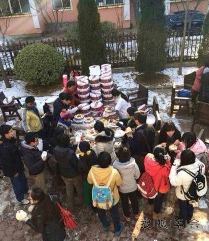 东北财经大学土豪<em>女友过生日</em> ,百个蛋糕免费随