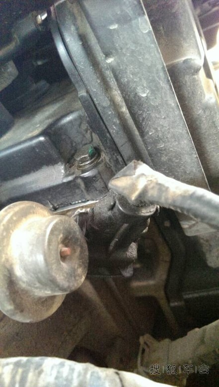 咨询伊拉特发动机处漏油及烧机油是什么情况_