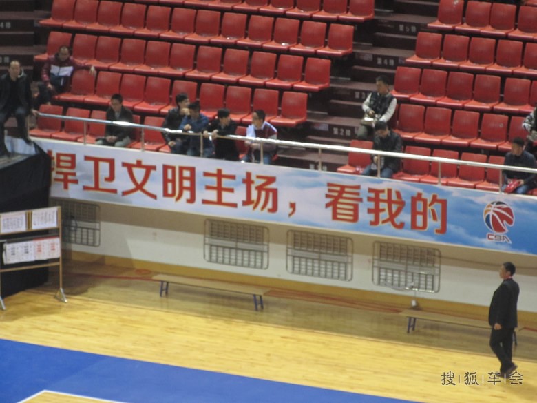 新年夜,深圳体育馆看CBA:东莞对辽宁_深圳车